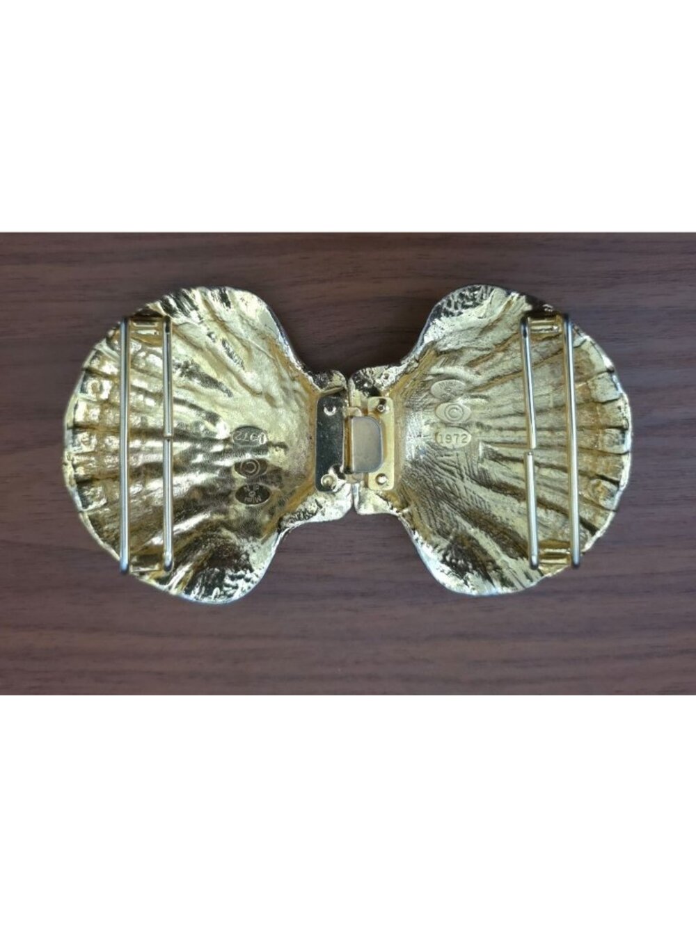 Vintage 1972 Mimi Di N Shell-Shaped Gold-Tone Metal Interlocking Belt Buckle - Picture 2 of 6